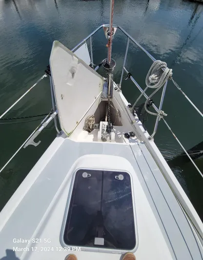 'mystic Cay' Yacht Photos Pics Windlass & Anchor Locker