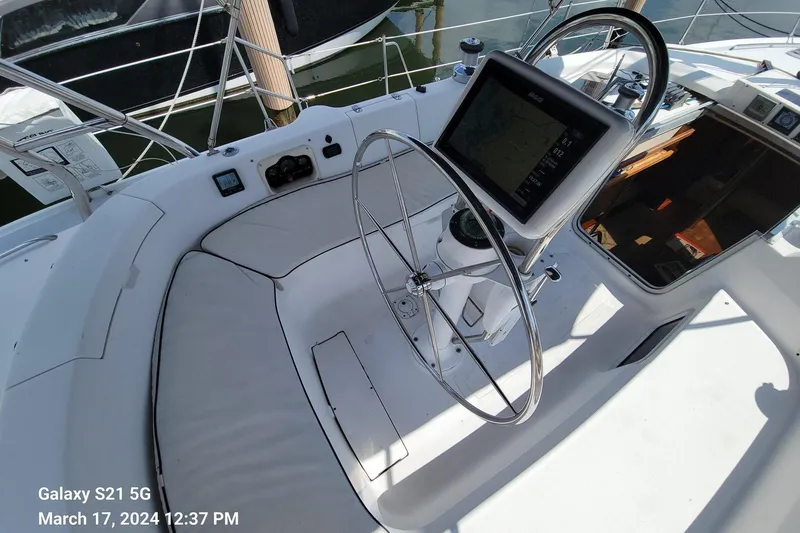 'mystic Cay' Yacht Photos Pics Cockpit Helm