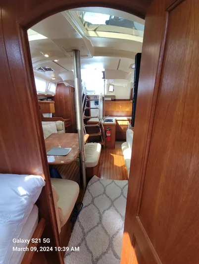 'mystic Cay' Yacht Photos Pics Entry to Salon