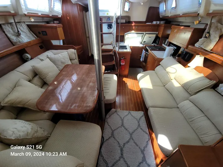 'mystic Cay' Yacht Photos Pics Salon Aft