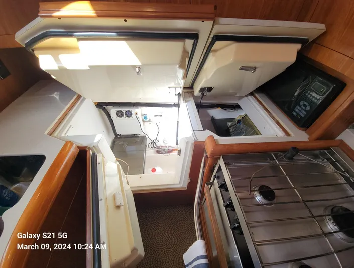 'mystic Cay' Yacht Photos Pics Galley - Ref - Freezer