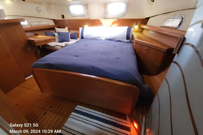 'mystic Cay' Yacht Photos Pics Aft Master Stateroom w/ NEW Mattress
