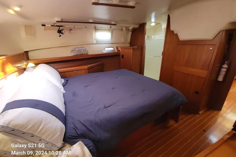 'mystic Cay' Yacht Photos Pics Aft Master Stateroom w/ NEW Mattress