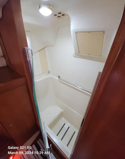 'mystic Cay' Yacht Photos Pics Master SR Ensuit Shower Compartment