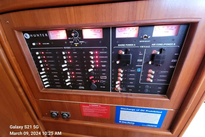 'mystic Cay' Yacht Photos Pics Control Panel