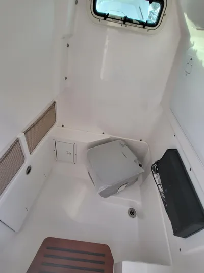  Yacht Photos Pics 2024 Everglades 253 Cc - Image 11