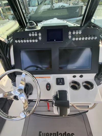  Yacht Photos Pics 2024 Everglades 253 Cc - Image 6