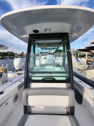  Yacht Photos Pics 2024 Everglades 253 Cc - Image 8