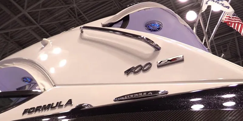  Yacht Photos Pics 2015 Formula 400 FX8 boat at an indoor exhibition, showcasing sleek design and branding.