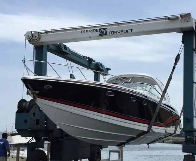  Yacht Photos Pics 2015 Formula 400 FX8 boat being lifted by Marine Travelift.