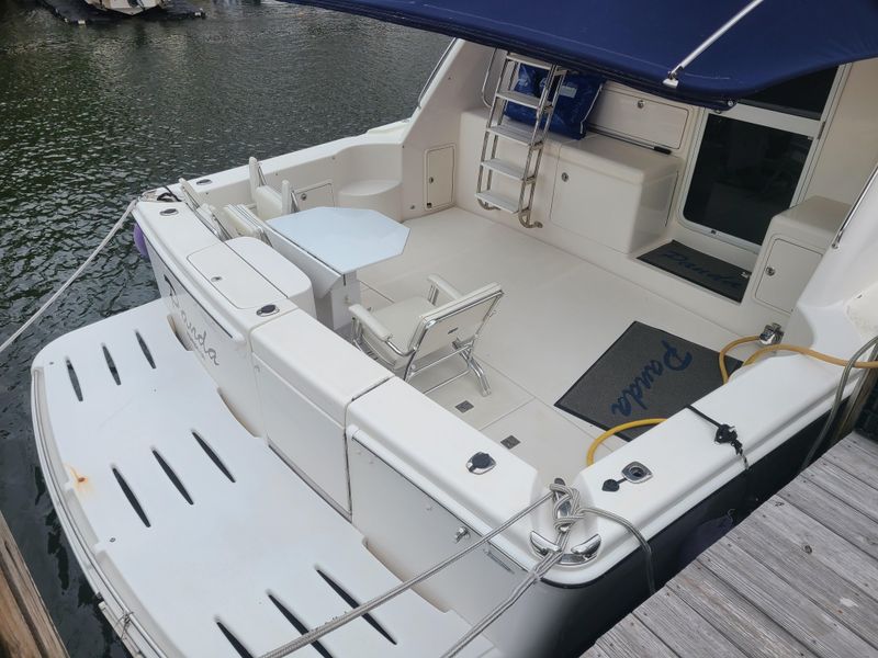 2009 Riviera 47 Enclosed Flybridge Series II