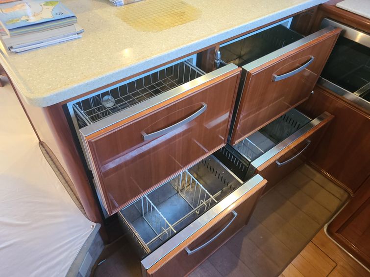 2009-54-riviera-47-enclosed-flybridge-series-ii