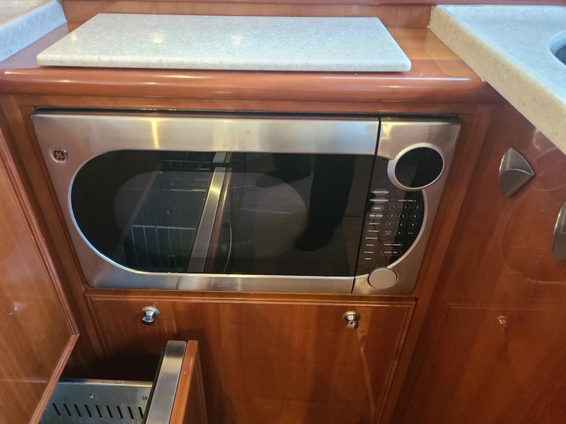 2009 Riviera 47 Enclosed Flybridge Series II