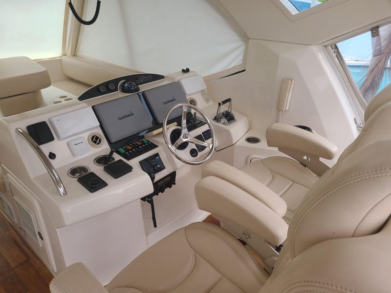 2009 Riviera 47 Enclosed Flybridge Series II