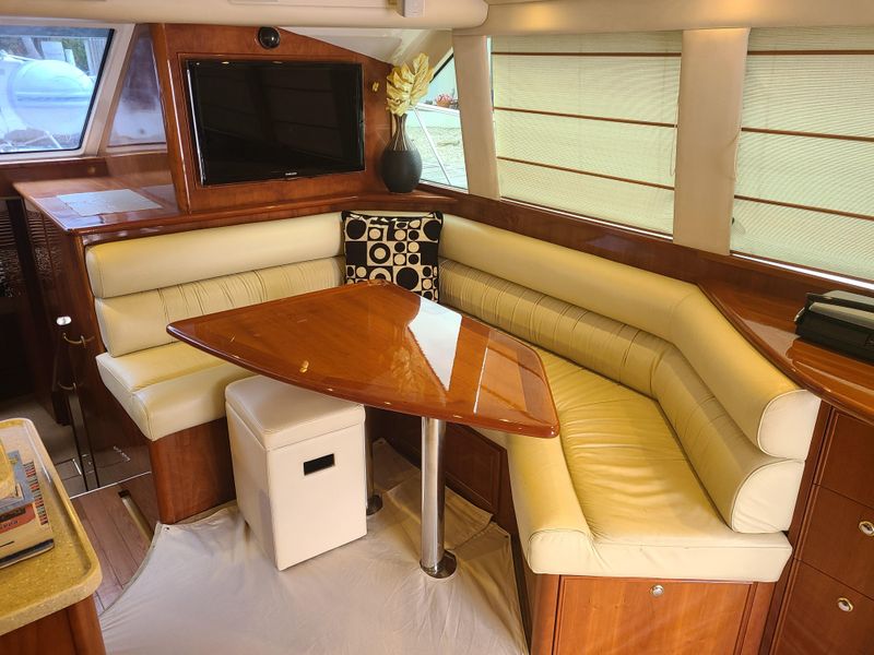 2009 Riviera 47 Enclosed Flybridge Series II