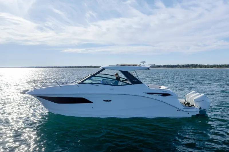  Yacht Photos Pics 2020 Sea Ray Sundancer 320 Outboard cruising on open water under a clear sky.
