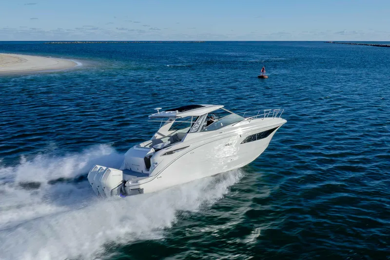  Yacht Photos Pics 2020 Sea Ray Sundancer 320 Outboard cruising on open water, showcasing sleek design.