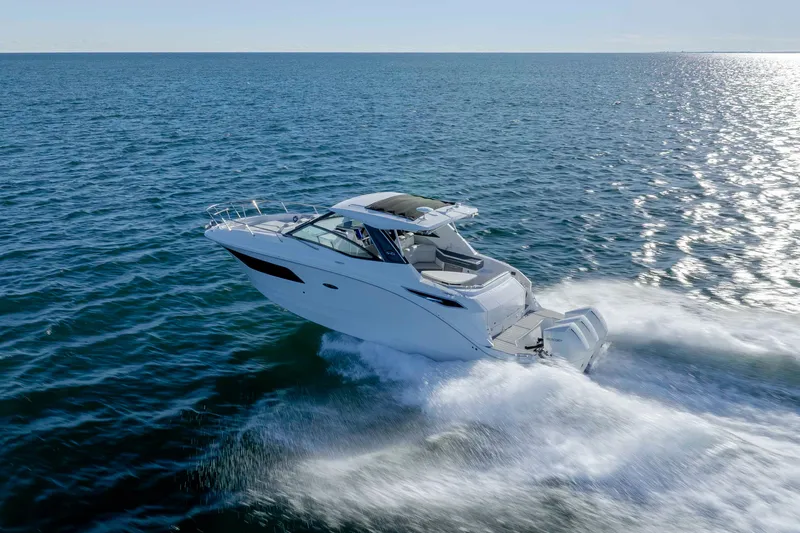  Yacht Photos Pics 2020 Sea Ray Sundancer 320 Outboard cruising on open water, creating a dynamic wake.