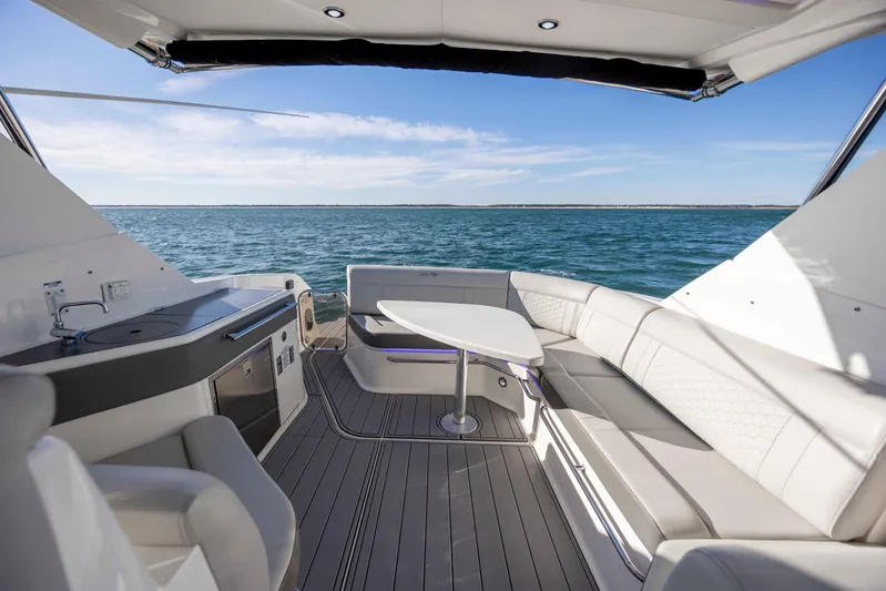  Yacht Photos Pics Luxurious 2020 Sea Ray Sundancer 320 Outboard yacht interior with ocean view.