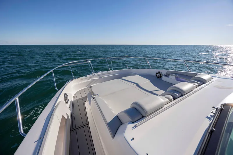  Yacht Photos Pics 2020 Sea Ray Sundancer 320 Outboard cruising on open water, featuring spacious deck seating.