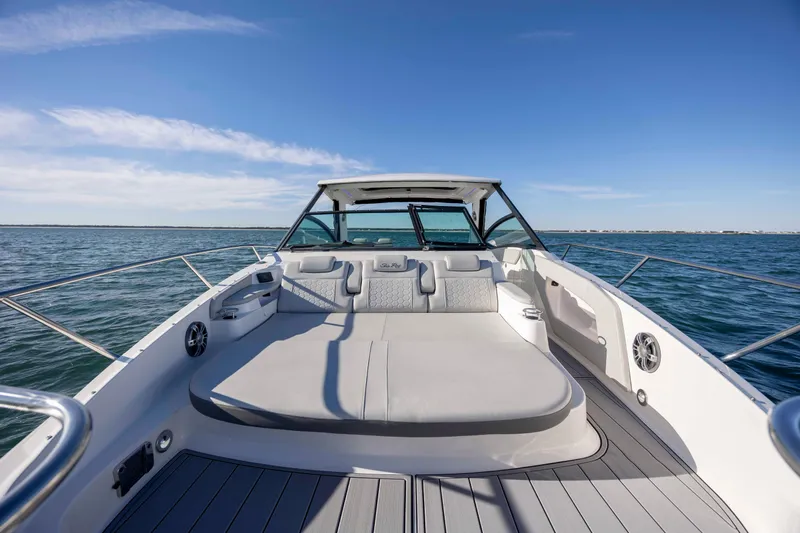  Yacht Photos Pics 2020 Sea Ray Sundancer 320 Outboard on open water, showcasing spacious deck and seating.