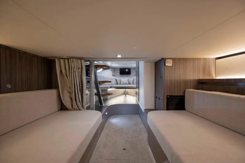  Yacht Photos Pics Interior of 2020 Sea Ray Sundancer 320 Outboard, featuring cozy seating and modern design.