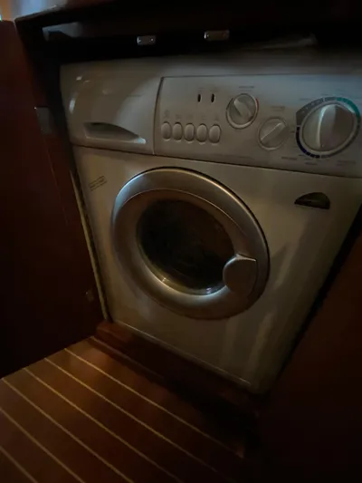 Huckleberry Friend Yacht Photos Pics 