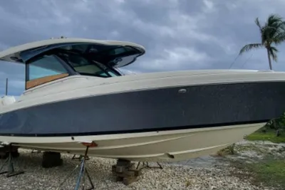 Chris-Craft Calypso 35