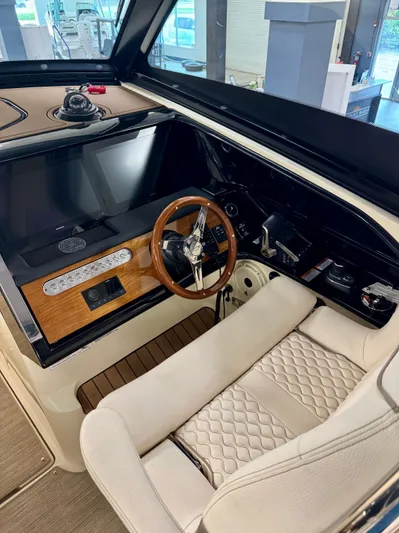  Yacht Photos Pics 2024 CHRIS-CRAFT 35 CALYPSO - Image 12