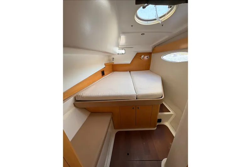 Littlest Hobo Yacht Photos Pics 2009 Fountaine Pajot Orana 44 Maestro cabin interior with bed and porthole.
