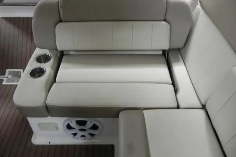 Roe Boat Yacht Photos Pics Reversible cockpit backrest