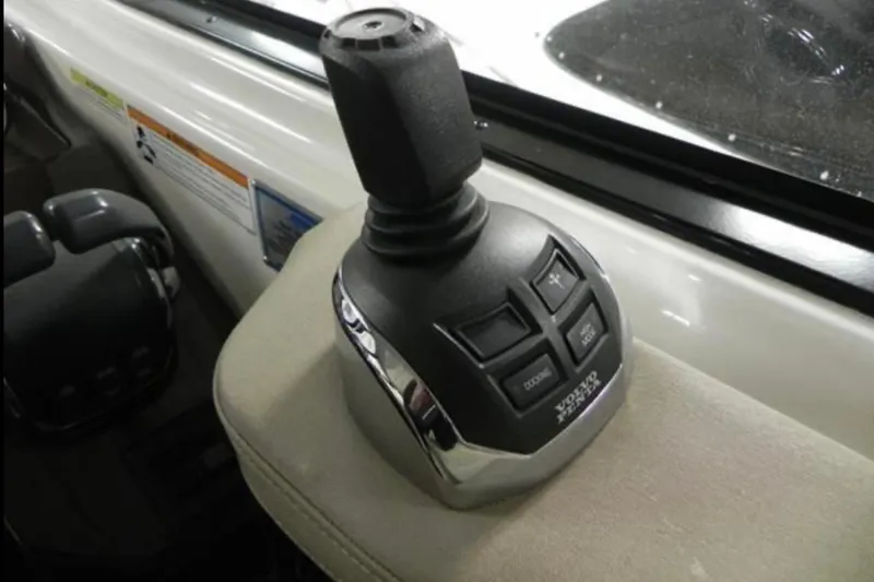 Roe Boat Yacht Photos Pics Volvo Joystick Docking