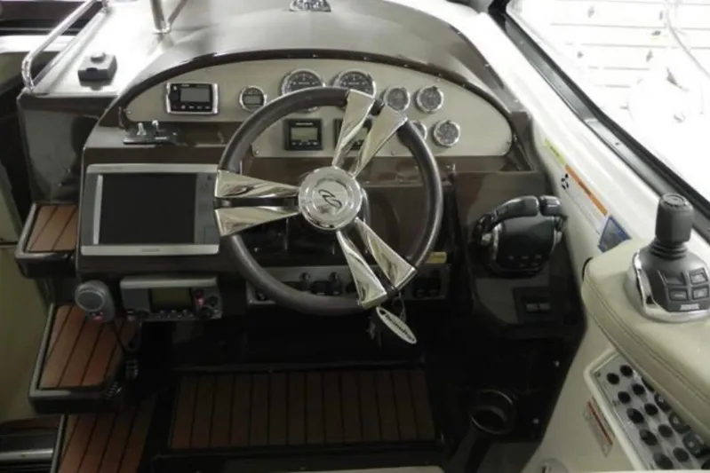 Roe Boat Yacht Photos Pics Helm