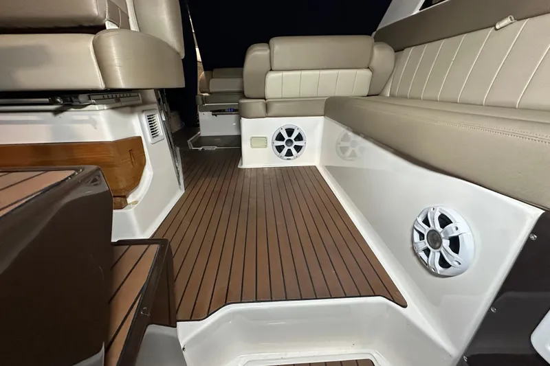 Roe Boat Yacht Photos Pics Sound system, sea deck flooring