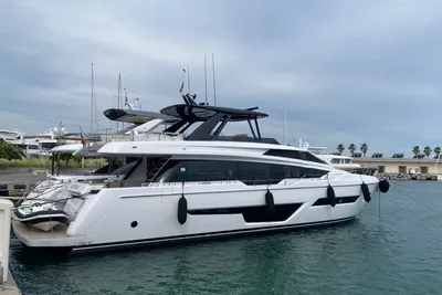 Ferretti Yachts 780