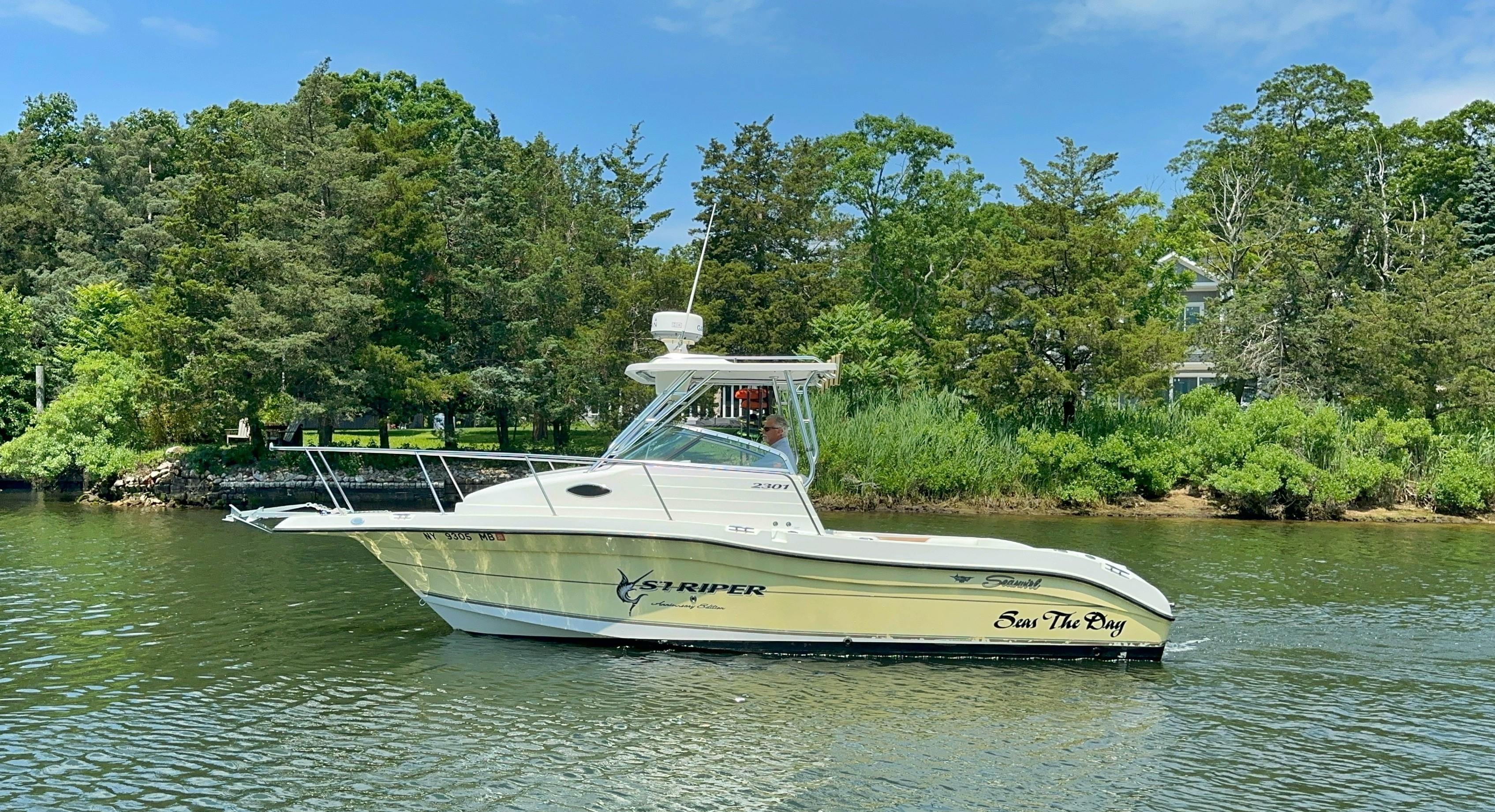 2005 Seaswirl Striper 2301 Walkaround Walkaround for sale - YachtWorld