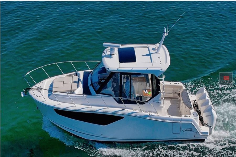 2022 Boston Whaler 405 Conquest