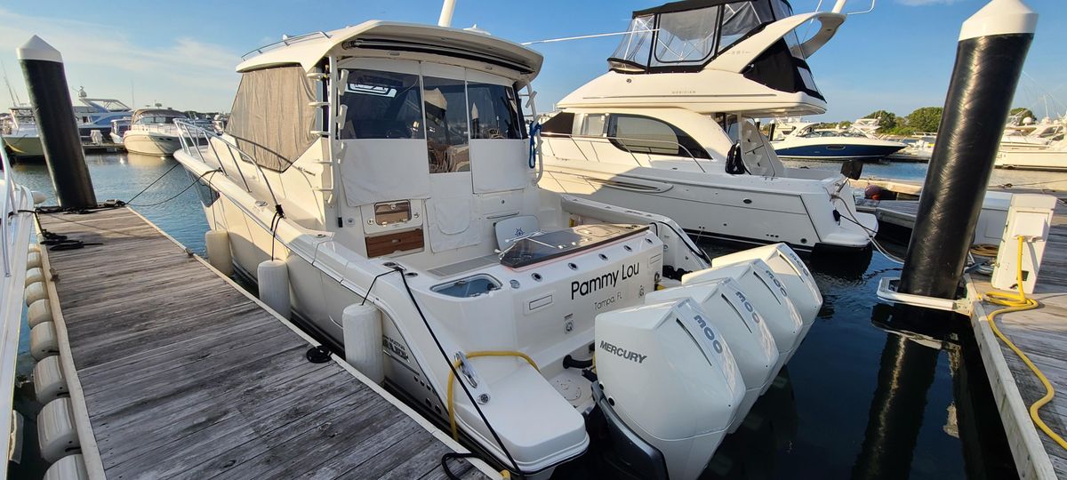 2022 Boston Whaler 405 Conquest