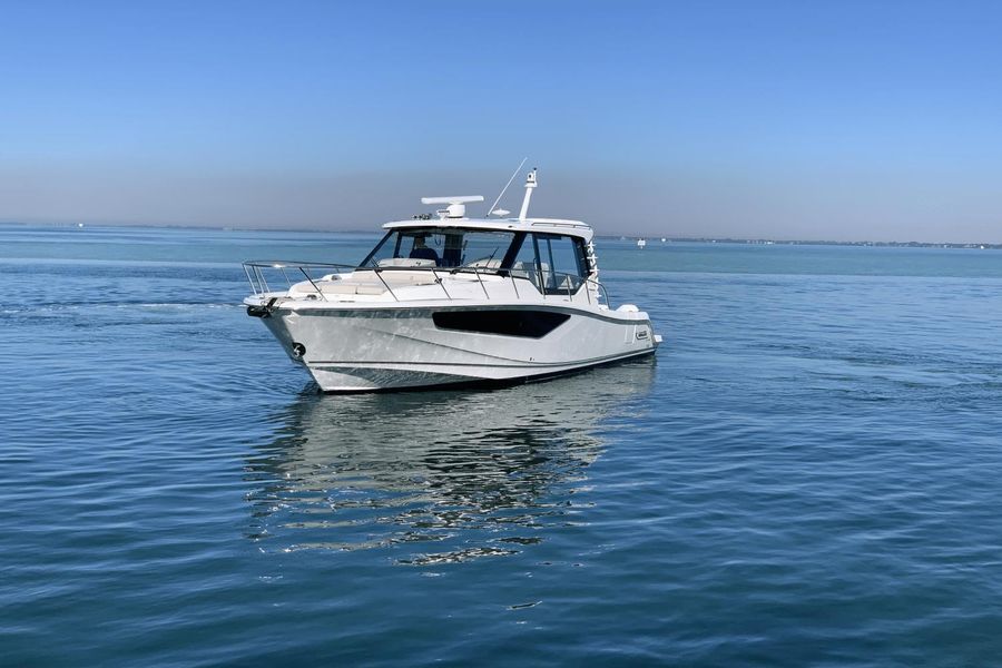 2022 Boston Whaler 405 Conquest