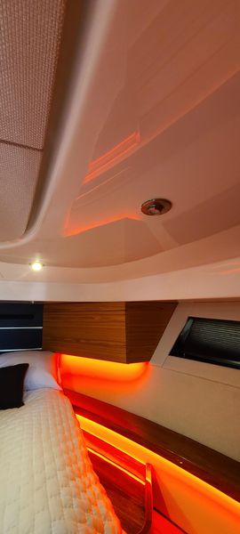 2022 Boston Whaler 405 Conquest