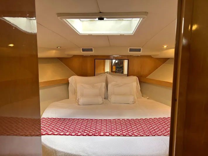 El Caiman Yacht Photos Pics Luxurious cabin interior of 1994 Bertram 46 Moppie yacht with cozy bedding.