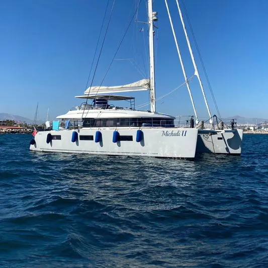 Yacht Photos Pics lagoon 620 sailing catamaran