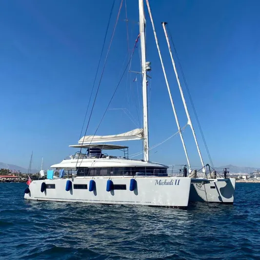  Yacht Photos Pics lagoon 620 sailing catamaran