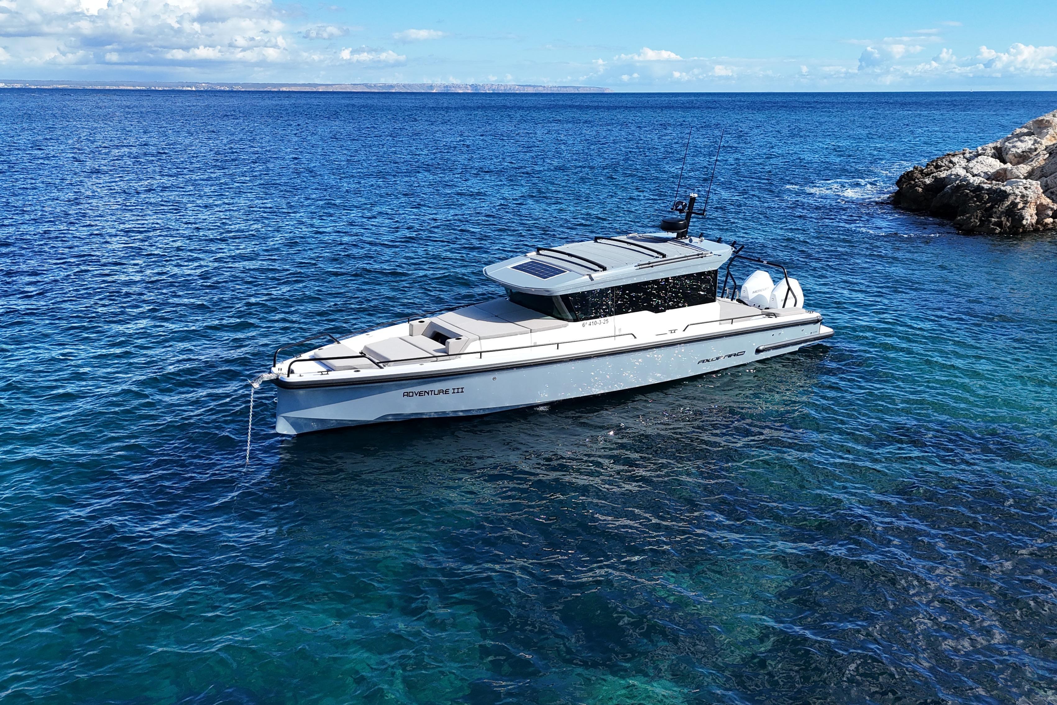 2023 Axopar 37 Cross Cabin