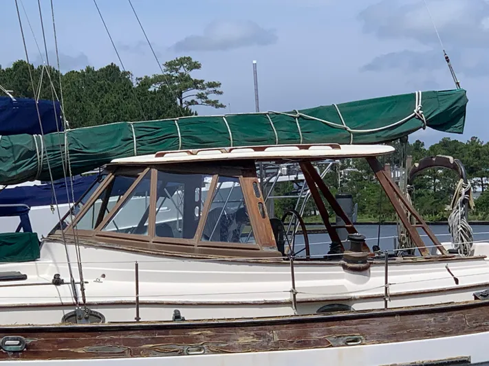 Legacy Yacht Photos Pics 