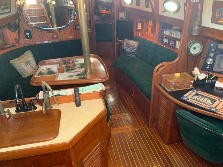 Legacy Yacht Photos Pics 