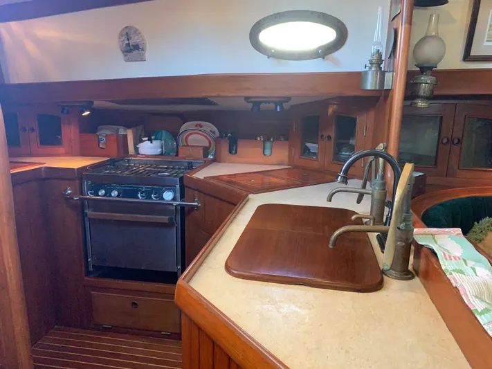 Legacy Yacht Photos Pics 