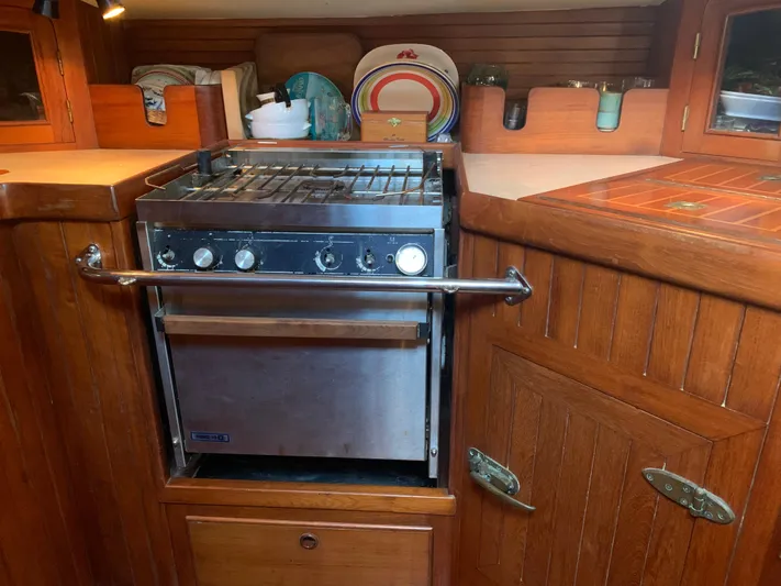 Legacy Yacht Photos Pics 