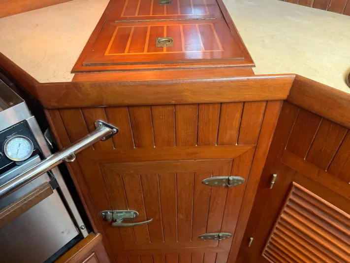 Legacy Yacht Photos Pics 