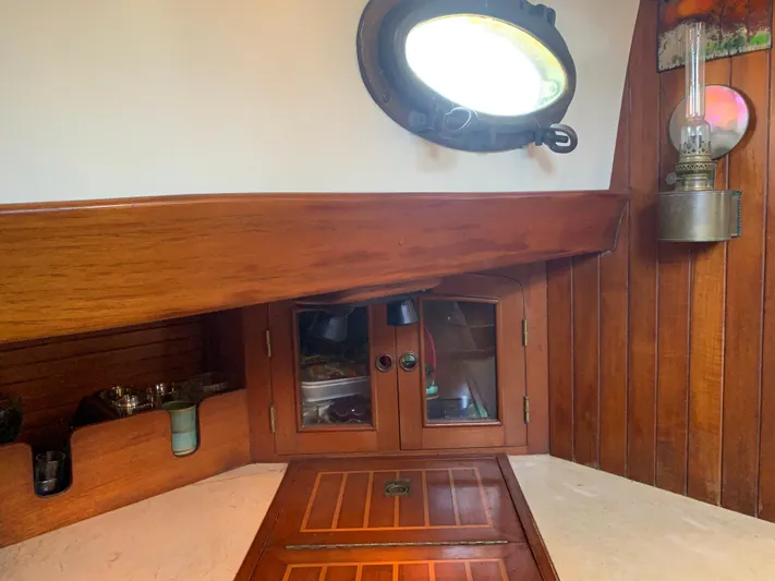 Legacy Yacht Photos Pics 